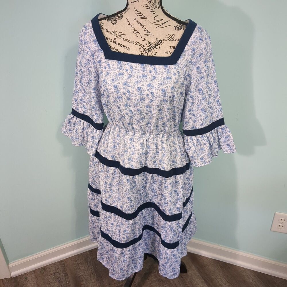 Busy Bees Smocks Cottage Core Floral Tiered Dress medium blue